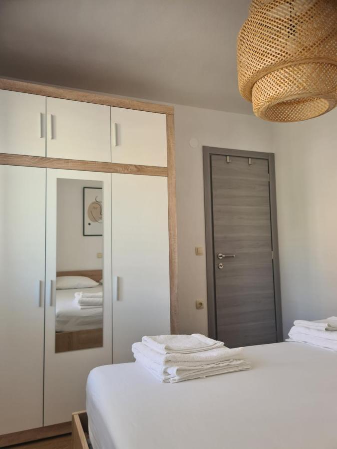 Hello Sunshine - Apartment On The Beach Zubovići Kültér fotó