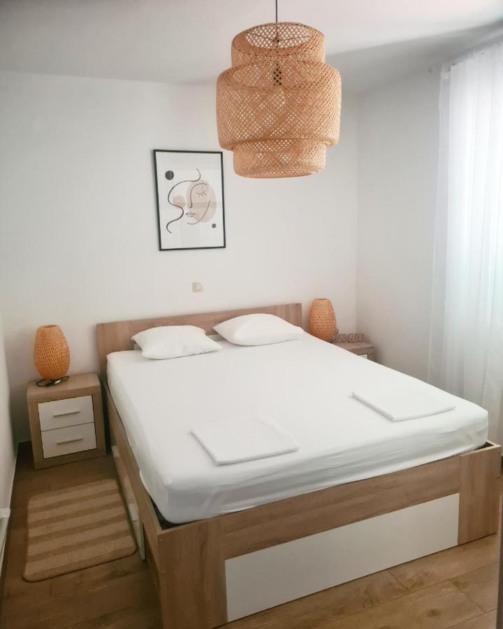 Hello Sunshine - Apartment On The Beach Zubovići Kültér fotó